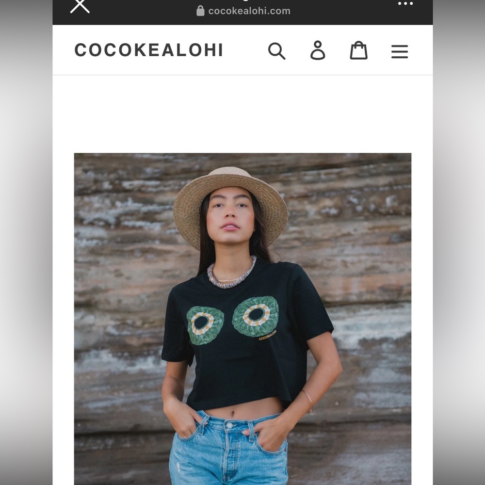 Puakenikeni Pāpale Tee